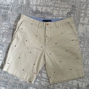 Tommy Hilfiger 32 chino shorts flat front Mens zip fly cream logo stitched